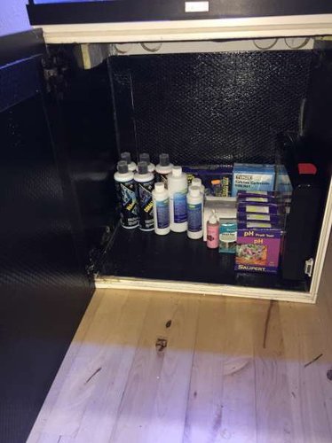 2015-10-07 20.41.25.jpg (26.63 KiB) Vist 1786 gange Underskabet set indvendigt. Testsæts og tilsætninger bliver slvfølgelig fjernet, og sumpen bliver placeret her.