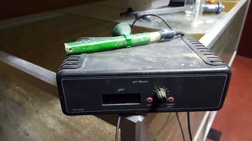 Ph måler.jpg (46.9 KiB) Vist 17581 gange Ph controller. Den kunne kun måle Ph og sikkert tænde og slukke en pumpe, intet andet