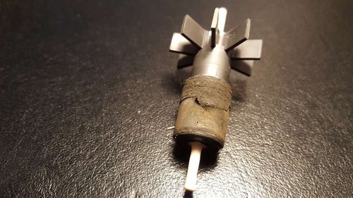 Gummi belægning slidt væk.jpg (79.53 KiB) Vist 31755 gange Gummibelægningen (eller hvad magneten nu er coated med) var næsten væk og magneten var blottet.