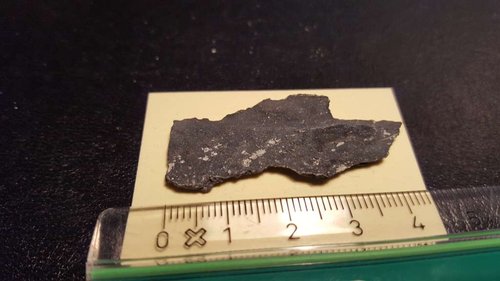 Jern i ARM.jpg (47.63 KiB) Vist 32890 gange Flere stykker jern (eller metal) der lå i mediet. Det her er det største stykke og det ligner noget fra en stump jernrør. Det er buet.