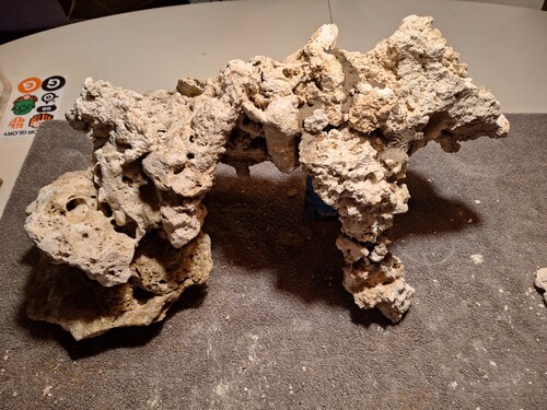 d.14-1-2025 Stenopsætning er limet sammen med aquaforest stone fix yders tilfredsstillende og arbejde med.