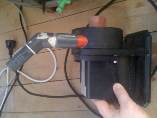 Billede af pumpen med PVC stykket