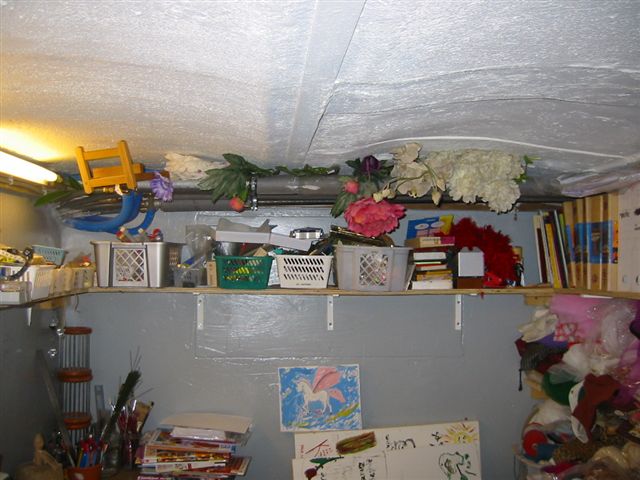 Billed 30..kælderrum under billed 31 og i fuld mandhøjde. Mulighed for vand fra egen boring klaok..mm forfindes i kælder. Pt er der her 8000 ltr karantæne bassin til Koi´s