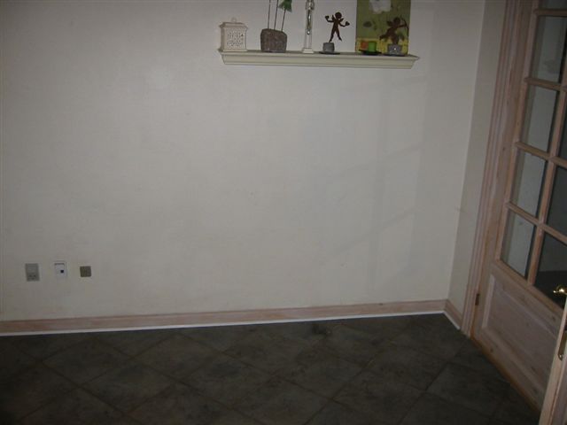 Billed 28..er den væg som akvarie skal indbygges i...er ca. 25 cm tyk..afslutning rundt om er valgfrit, dog kunne rustfrie ramme være OK !