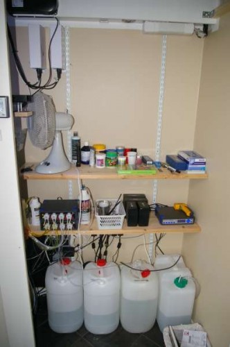 Højre tenikrum med rod.JPG (23.93 KiB) Vist 2342 gange Teknikken i højre side, er der ved at komme styr på