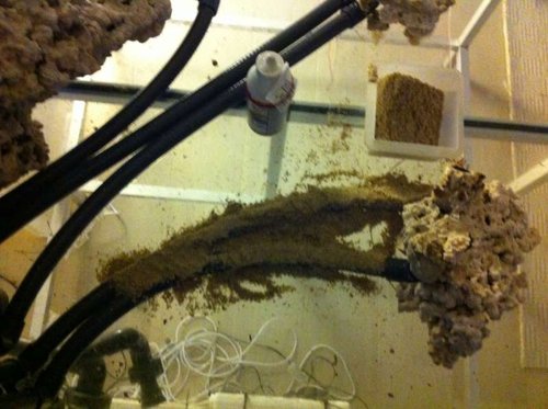 111.JPG (49.58 KiB) Vist 1766 gange Rørføringen er dækket med PU lim og sand for at kamuflere rørene.