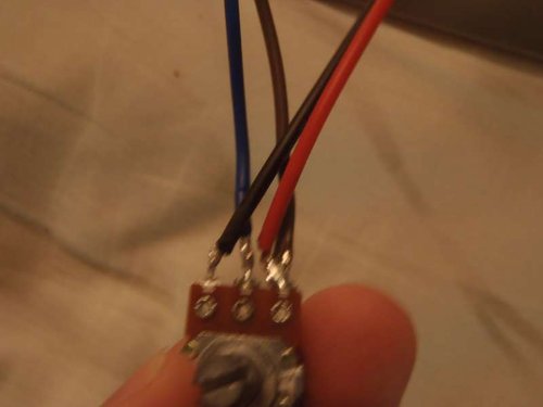 PB270660.JPG (18.58 KiB) Vist 8450 gange sort/rød er +/- fra driver, blå/brun er +/- til LED