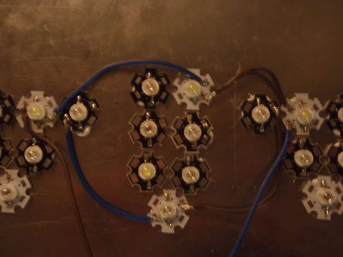 PB270657.JPG (29.91 KiB) Vist 8450 gange Det er de tre hvide, der er sat til nu. blå er + fra pot, brun er - fra pot.